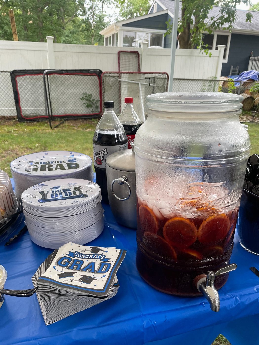 Drink station with graduation plates and beverage dispensers